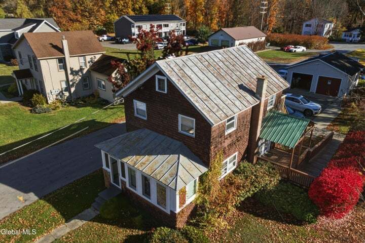 460 Maple Ave, Saratoga Springs, NY for lease Building Photo- Image 1 of 5