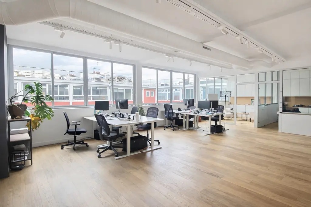 Office in Paris for lease Interior Photo- Image 1 of 5