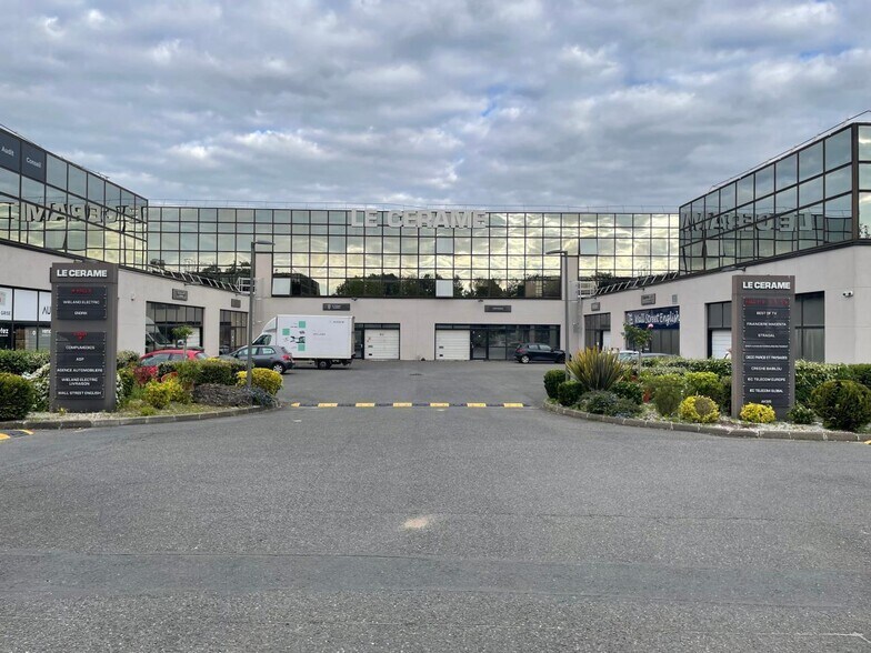 Office in Cergy for lease - Building Photo - Image 3 of 10