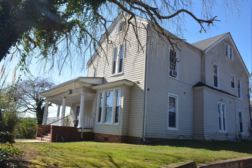 205 Church St, Elkin, NC for sale - Building Photo - Image 1 of 1