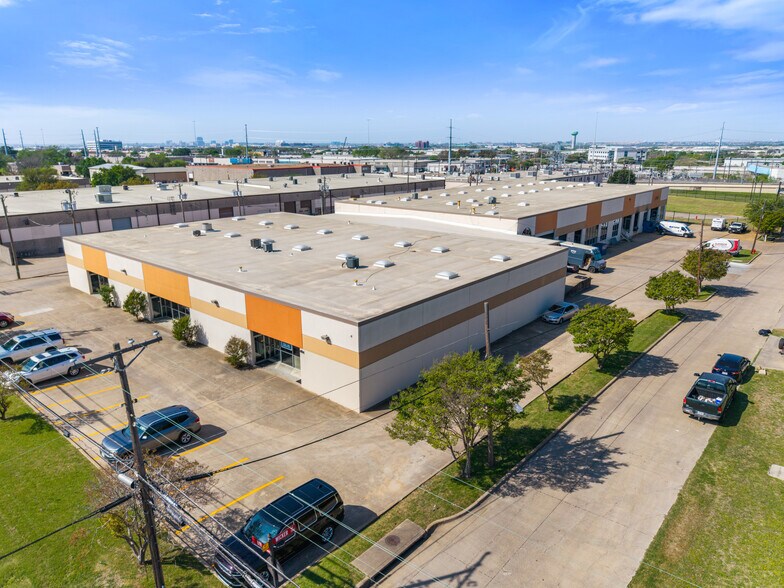 13777 Bee St, Farmers Branch, TX à louer - Photo du bâtiment - Image 3 de 11