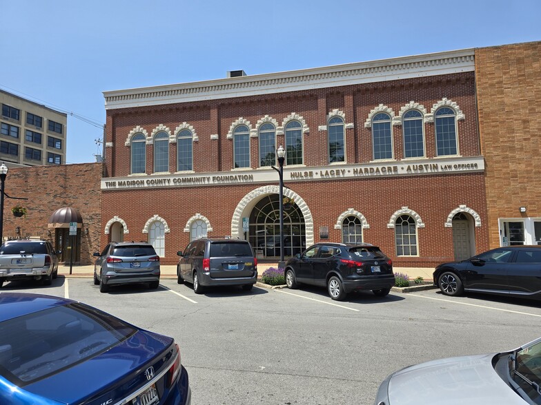 911 Meridian St, Anderson, IN for sale - Primary Photo - Image 1 of 10