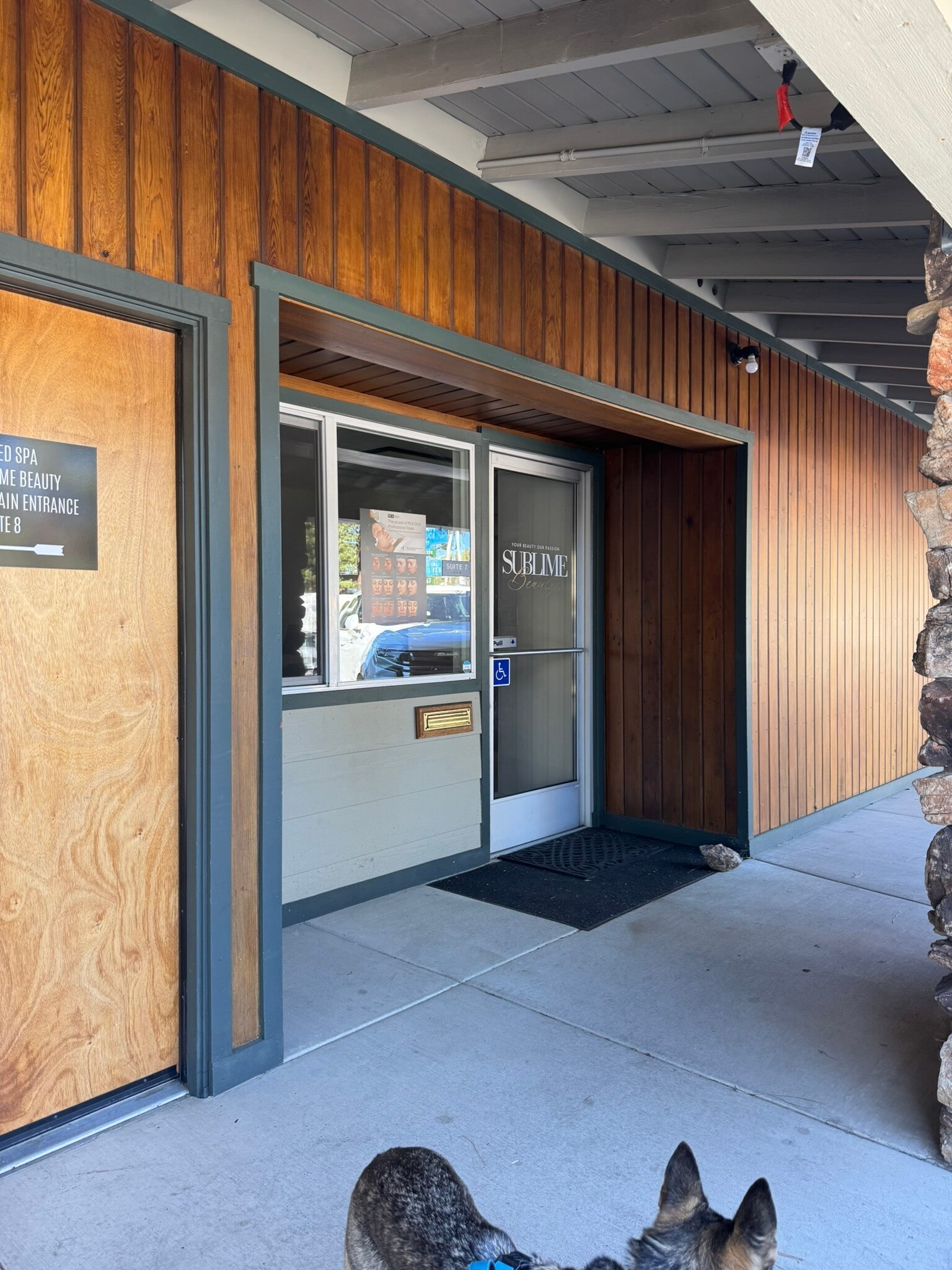 2074 Lake Tahoe Blvd, South Lake Tahoe, CA à louer Photo intérieure- Image 1 de 12