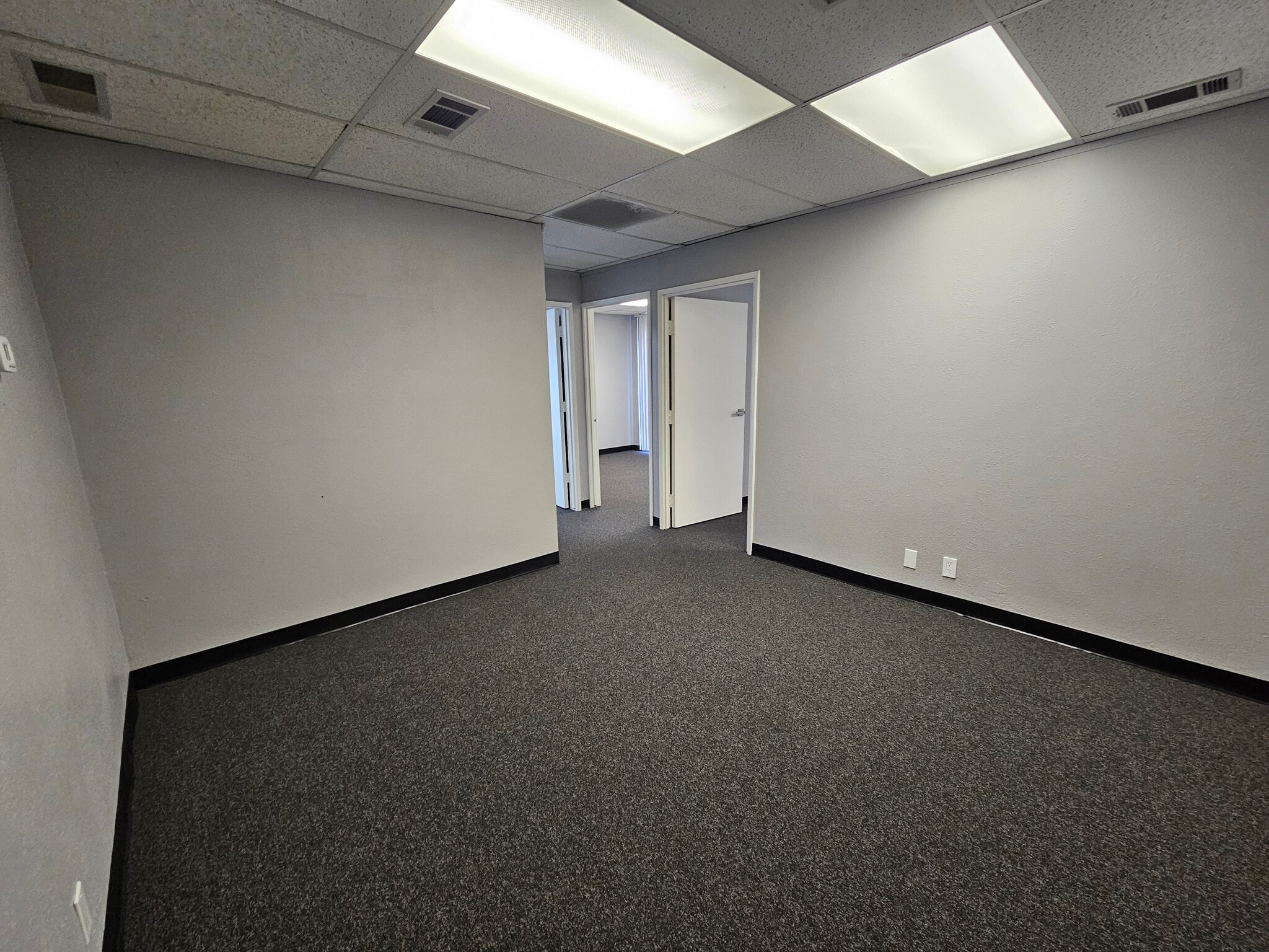 105 N Rose St, Escondido, CA for lease Interior Photo- Image 1 of 12