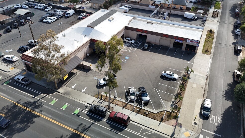 416 W 6th St, Corona, CA à vendre - Photo du bâtiment - Image 3 de 13