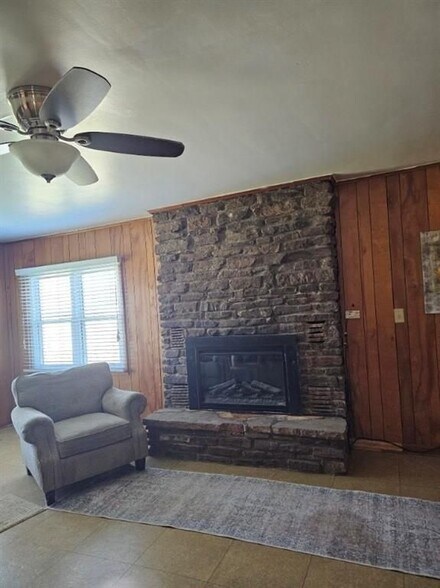 5236 W Wedington Dr, Fayetteville, AR à vendre - Photo du bâtiment - Image 2 de 15