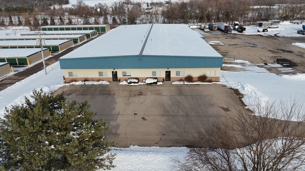 Development Dr Industrial Sale portefeuille de 2 propriétés à vendre sur LoopNet.ca - Vidéo sur l’inscription commerciale - Image 2 de 10