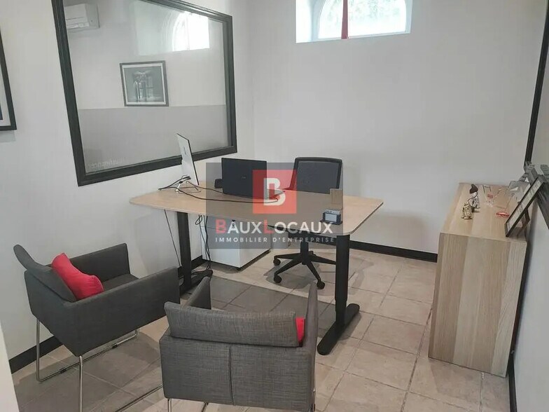 Retail in Salon-de-Provence for lease - Interior Photo - Image 3 of 5