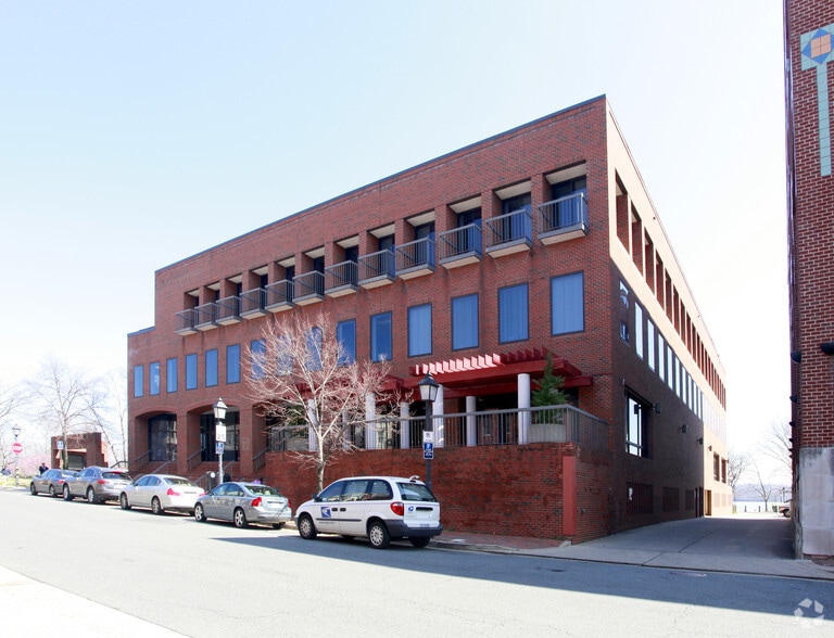 211 N Union St, Alexandria, VA for lease - Building Photo - Image 2 of 68