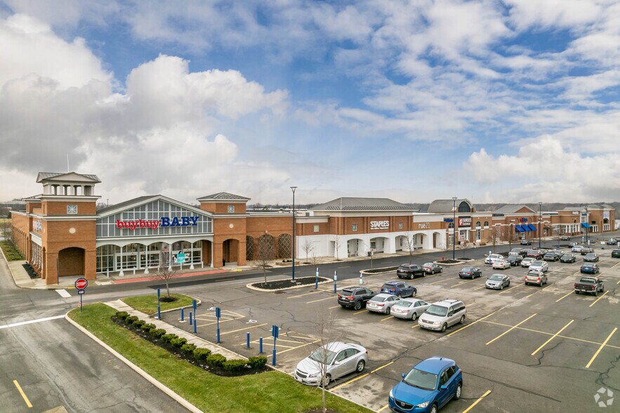 3695-3749 Easton Market, Columbus, OH à louer - Photo du bâtiment - Image 1 de 7