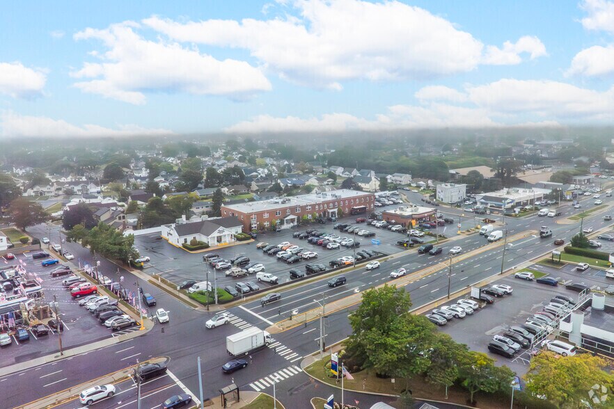 4230-4250 Hempstead Tpke, Bethpage, NY à louer - Photo du bâtiment - Image 2 de 5