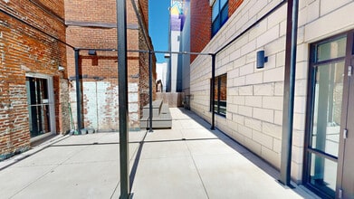 5900 Madison Rd, Cincinnati, OH à louer Photo du bâtiment- Image 2 de 5