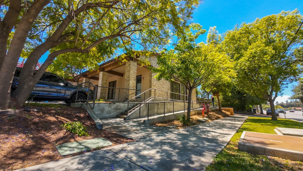 1233 Brookside Ave, Redlands, CA for sale - Building Photo - Image 3 of 17