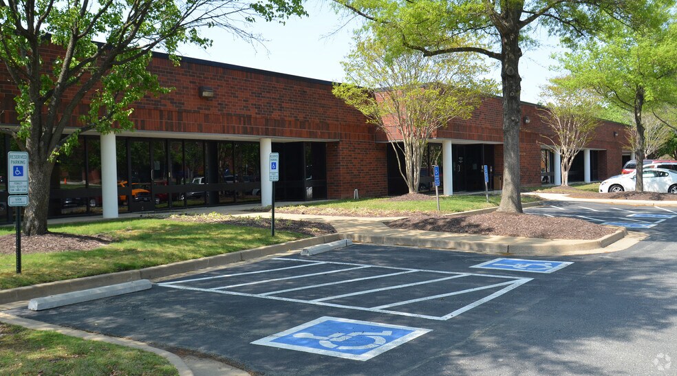 3829-3855 Gaskins Rd, Richmond, VA à louer - Photo du bâtiment - Image 2 de 12