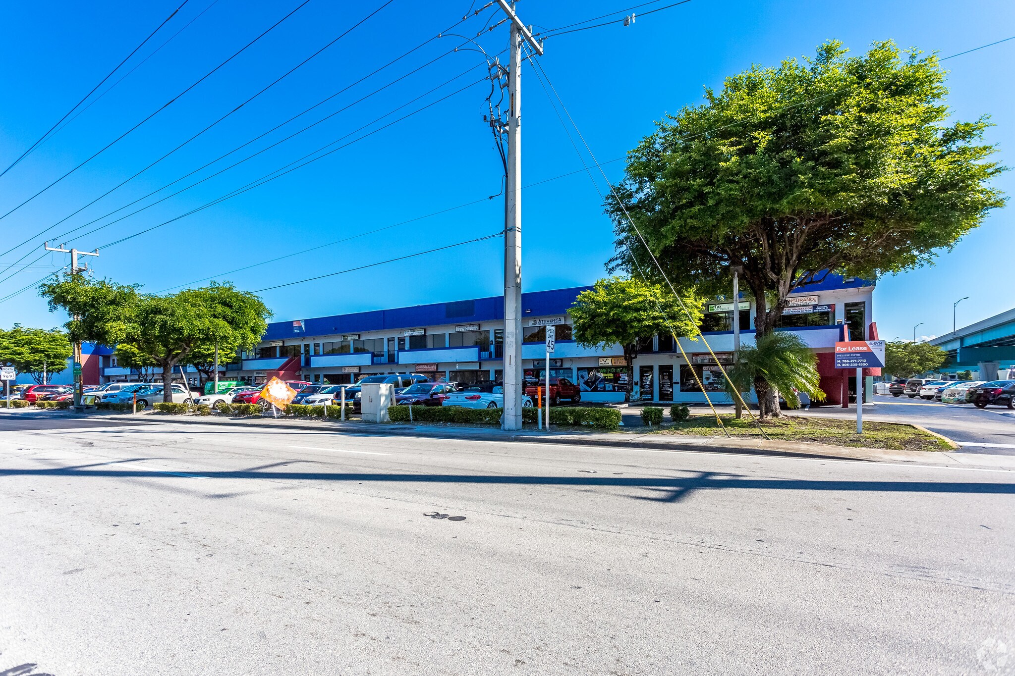2501-2545 NW 72nd Ave, Miami, FL à louer Photo du bâtiment- Image 1 de 6