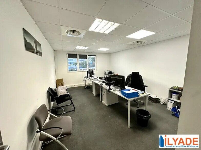 Bureau dans La Ciotat à louer - Photo intérieure - Image 3 de 11