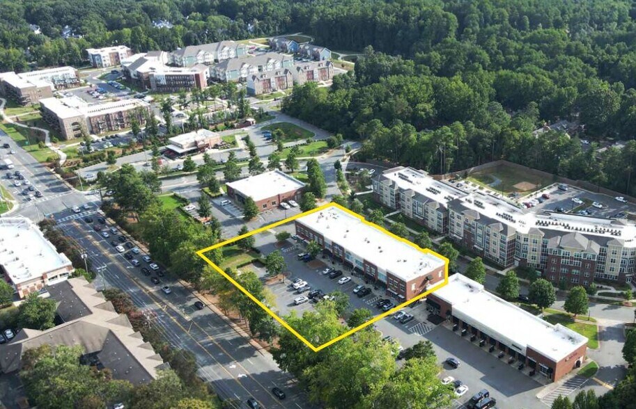 10020 Monroe Rd, Matthews, NC à louer - Photo du bâtiment - Image 1 de 2