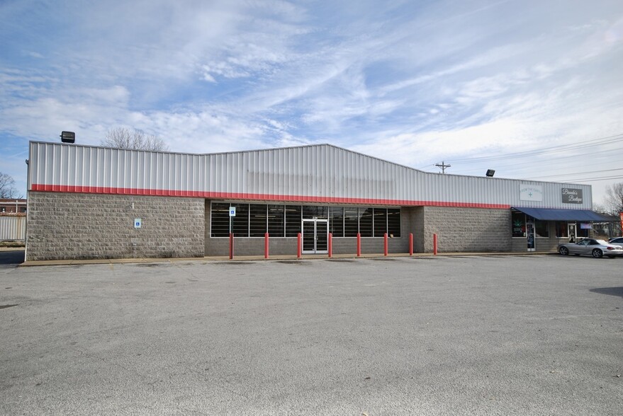 224 N Royal St, Jackson, TN for lease - Building Photo - Image 1 of 18