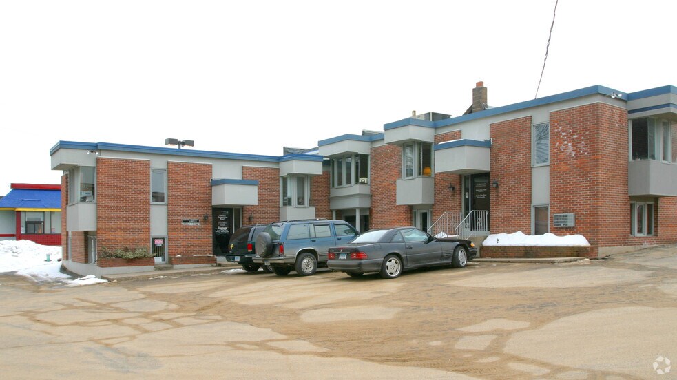 1019 Farmington Ave, Bristol, CT à louer - Photo du bâtiment - Image 3 de 35