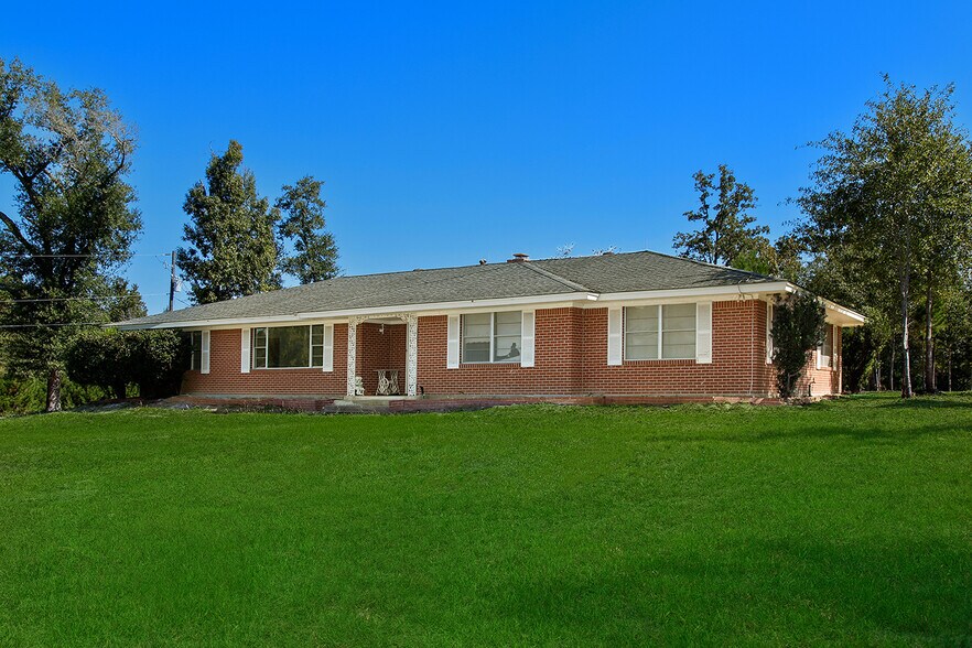 7185 State Highway 75 S, Huntsville, TX à vendre - Photo du bâtiment - Image 1 de 34