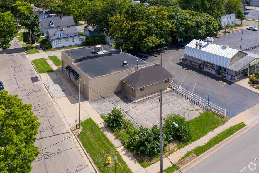 108 E Butler St, Adrian, MI à vendre - Photo du bâtiment - Image 3 de 3