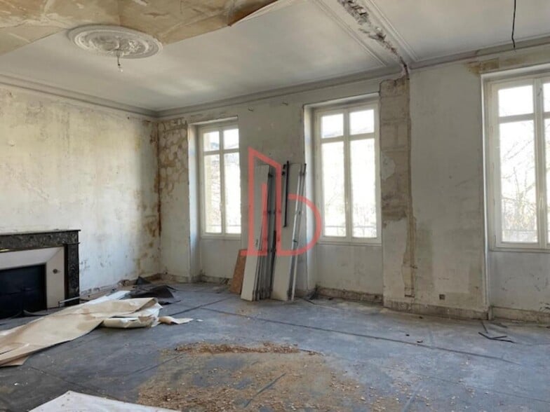 Office in Bordeaux for sale - Interior Photo - Image 2 of 3