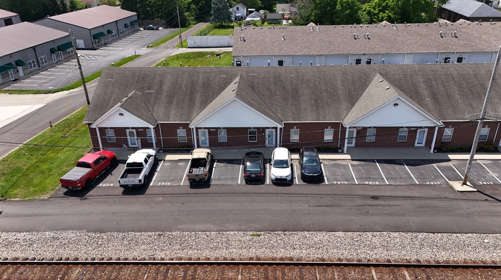 7909-7925 Station St, Columbus, OH for lease - Building Photo - Image 3 of 36