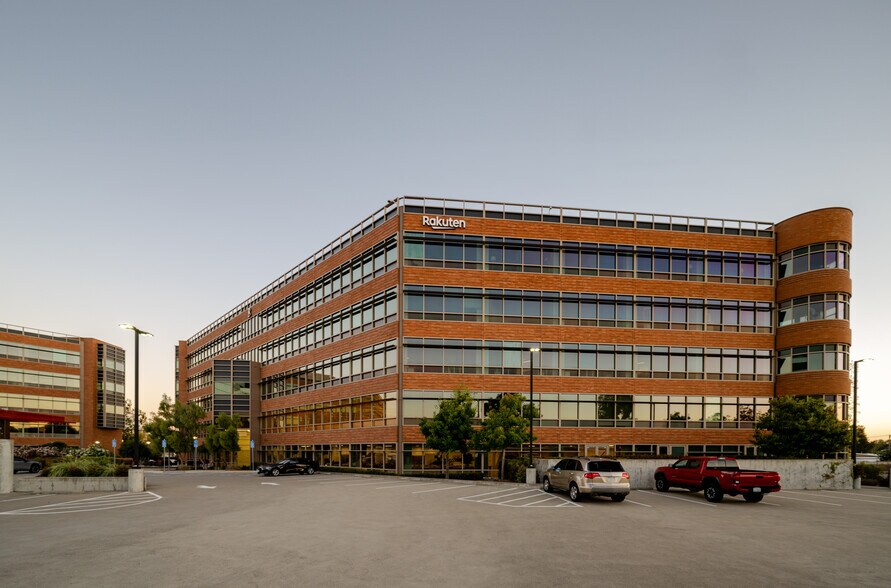 900 Concar Dr, San Mateo, CA à louer - Photo du bâtiment - Image 2 de 8