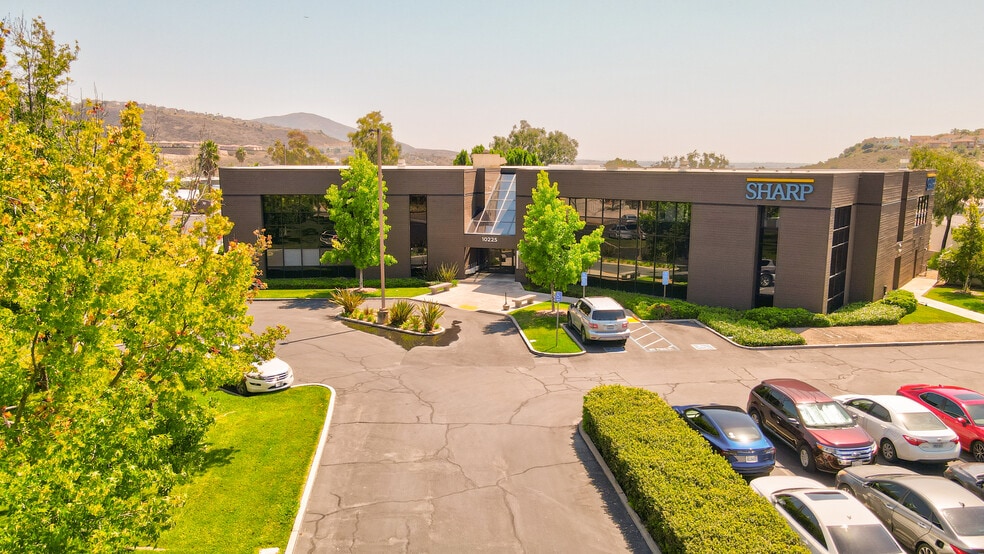 10225 Austin Dr, Spring Valley, CA à louer - Photo du bâtiment - Image 2 de 22