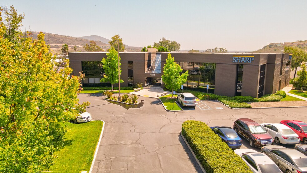 10225 Austin Dr, Spring Valley, CA à louer - Photo du bâtiment - Image 2 de 22