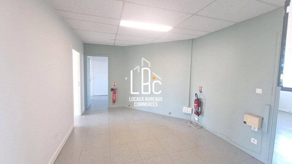 15 Avenue Louise Michel, Rezé à louer - Photo du bâtiment - Image 2 de 9