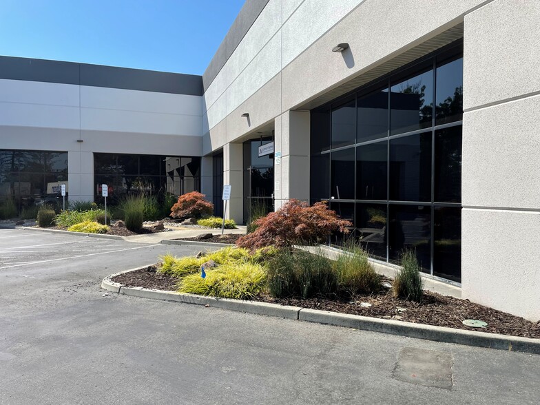 1030 Commercial St, San Jose, CA for lease - Building Photo - Image 1 of 2