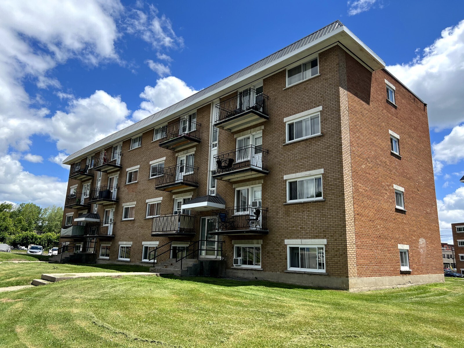 210-212 Rue Duquet, Sainte-therese, QC à vendre Photo principale- Image 1 de 1