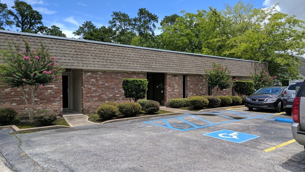 2580 N 11th St, Beaumont, TX à louer - Photo du bâtiment - Image 1 de 12