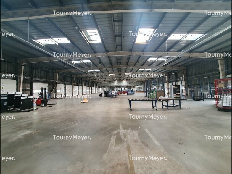 Industrial in Bordeaux for lease - Building Photo - Image 2 of 7