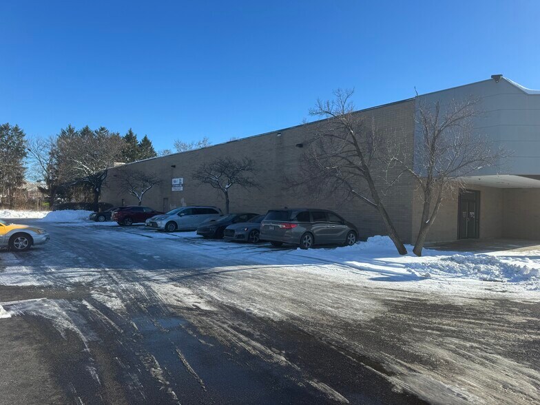 293 Executive Pkwy, Rockford, IL à louer - Photo du bâtiment - Image 2 de 3