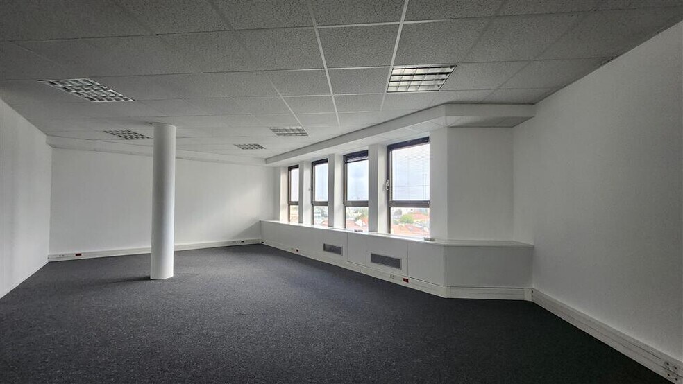 Bureau dans La Garenne-Colombes à louer - Photo intérieure - Image 3 de 7