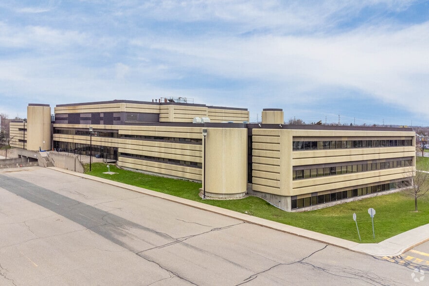 8925 Torbram Rd, Brampton, ON for sale - Primary Photo - Image 1 of 1