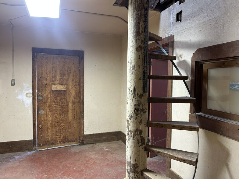 1155 32nd St, Oakland, CA for sale - Building Photo - Image 2 of 5