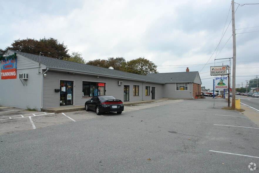 1697-1711 Warwick Ave, Warwick, RI for sale - Building Photo - Image 3 of 9