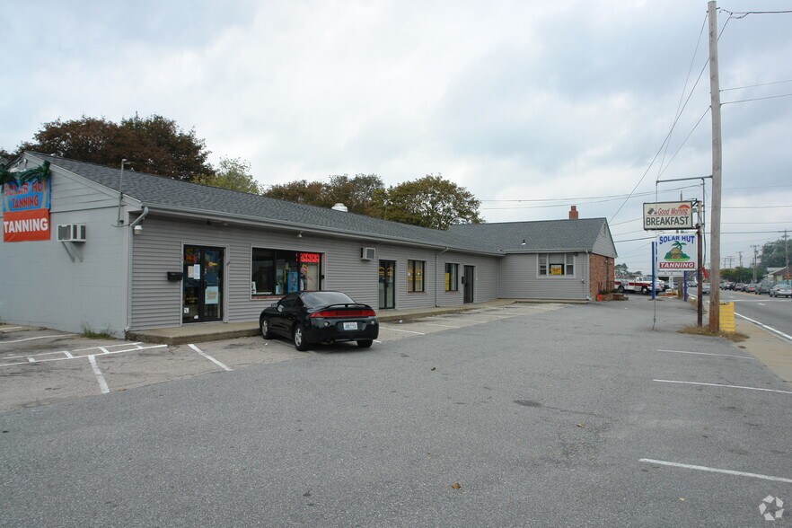 1697-1711 Warwick Ave, Warwick, RI à vendre - Photo du bâtiment - Image 3 de 9