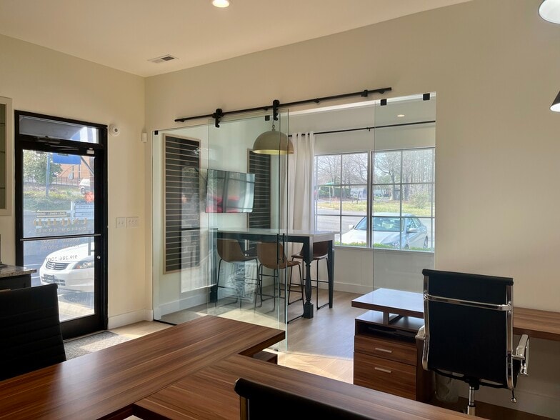 2617 Durham Chapel Hill Blvd, Durham, NC for sale - Interior Photo - Image 3 of 9