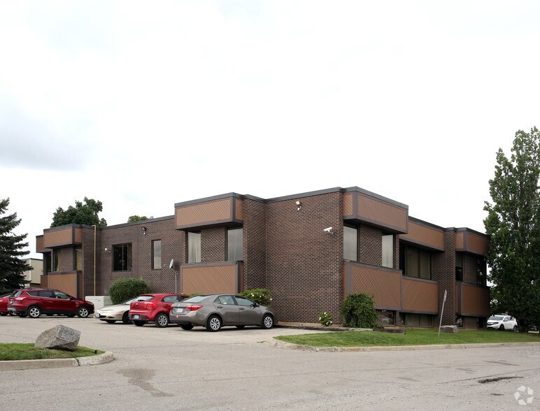 2445 Eagle St N, Cambridge, ON à louer - Photo du bâtiment - Image 3 de 3
