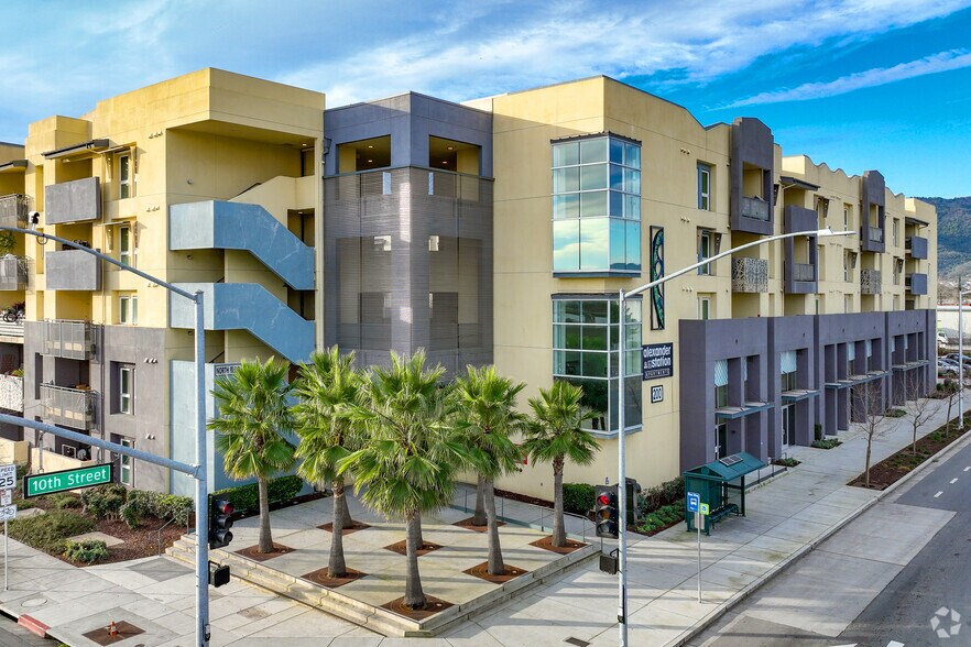 200 E 10th St, Gilroy, CA à louer - Photo du bâtiment - Image 1 de 16