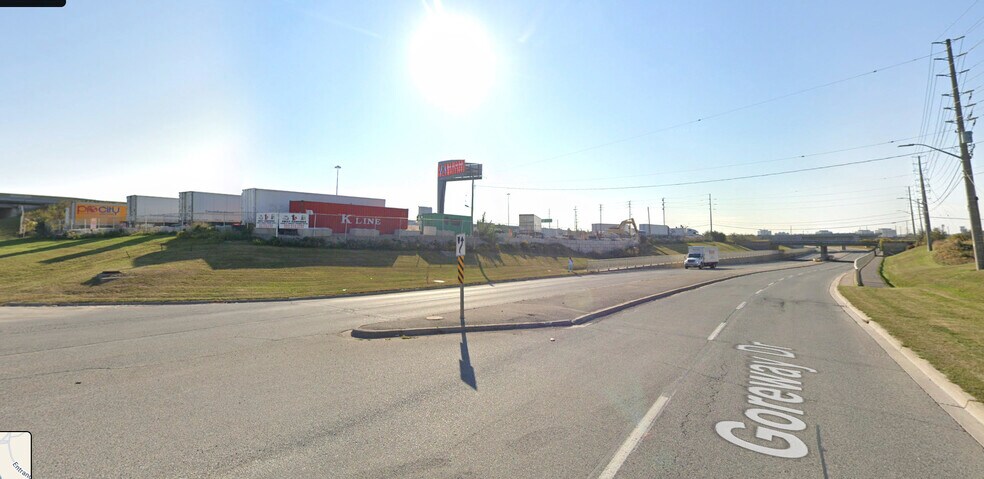 6351 Goreway Dr, Mississauga, ON à vendre - Photo du bâtiment - Image 3 de 7