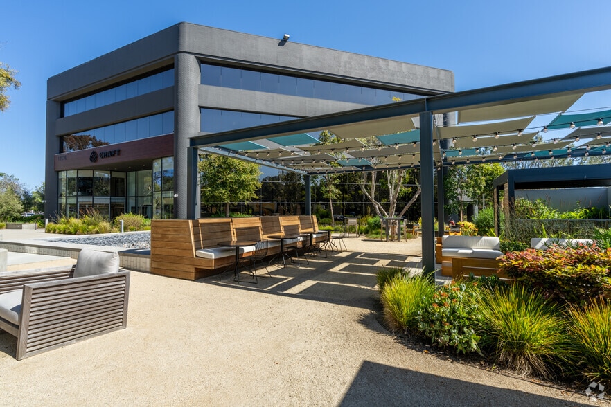 12626 High Bluff Dr, San Diego, CA à louer - Photo du bâtiment - Image 3 de 22