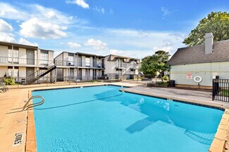 Plus de détails pour 9765 Webb Chapel Rd, Dallas, TX - Multi-résidentiel à vendre