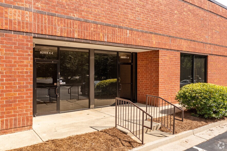 6835 Shiloh Rd E, Alpharetta, GA à louer - Photo du bâtiment - Image 3 de 15