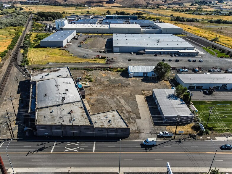 900 W Ahtanum Rd, Yakima, WA à vendre - Photo du bâtiment - Image 2 de 26
