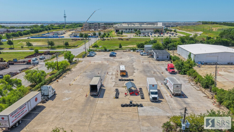 950 Trinity Dr, Mansfield, TX for lease - Building Photo - Image 3 of 4